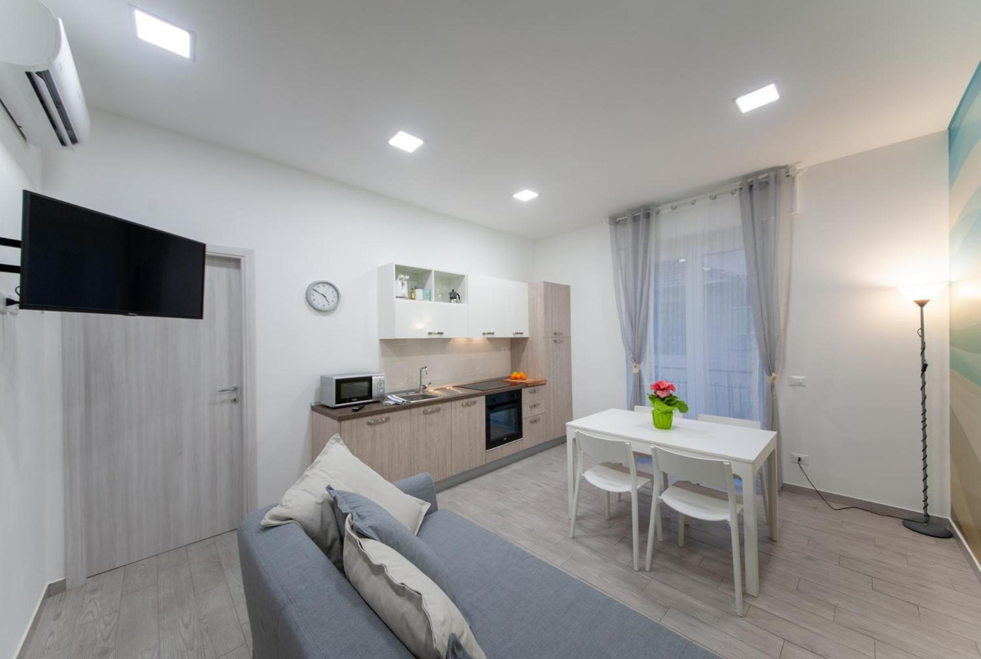 Ines Rivieraholiday Albenga Exterior photo